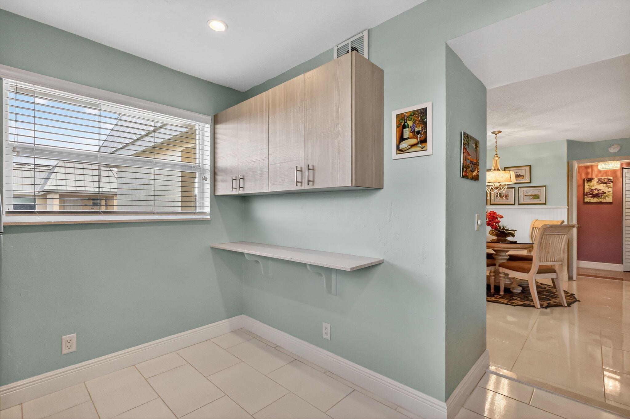 COLONIAL CLUB CONDO SEC 2 - Residential