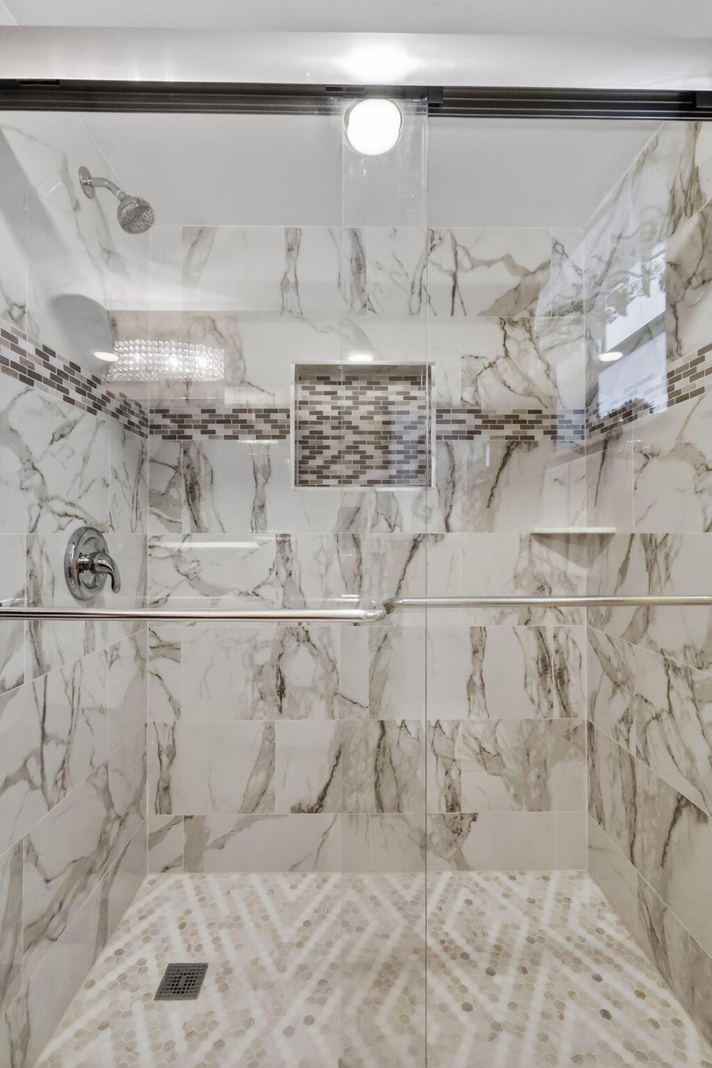 COLONIAL CLUB CONDO SEC 2 - Residential