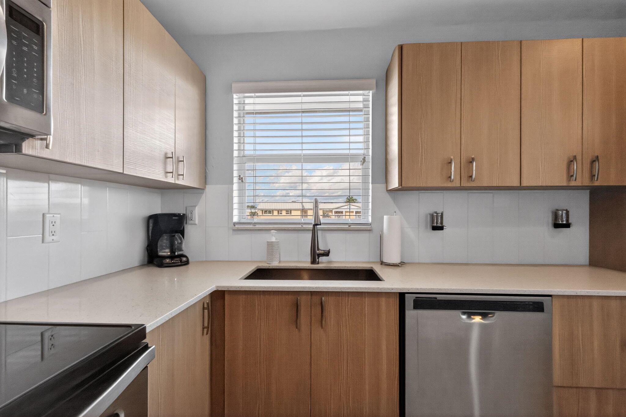 COLONIAL CLUB CONDO SEC 2 - Residential