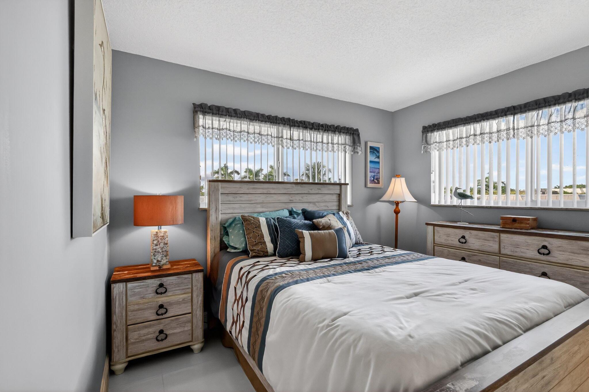 COLONIAL CLUB CONDO SEC 2 - Residential