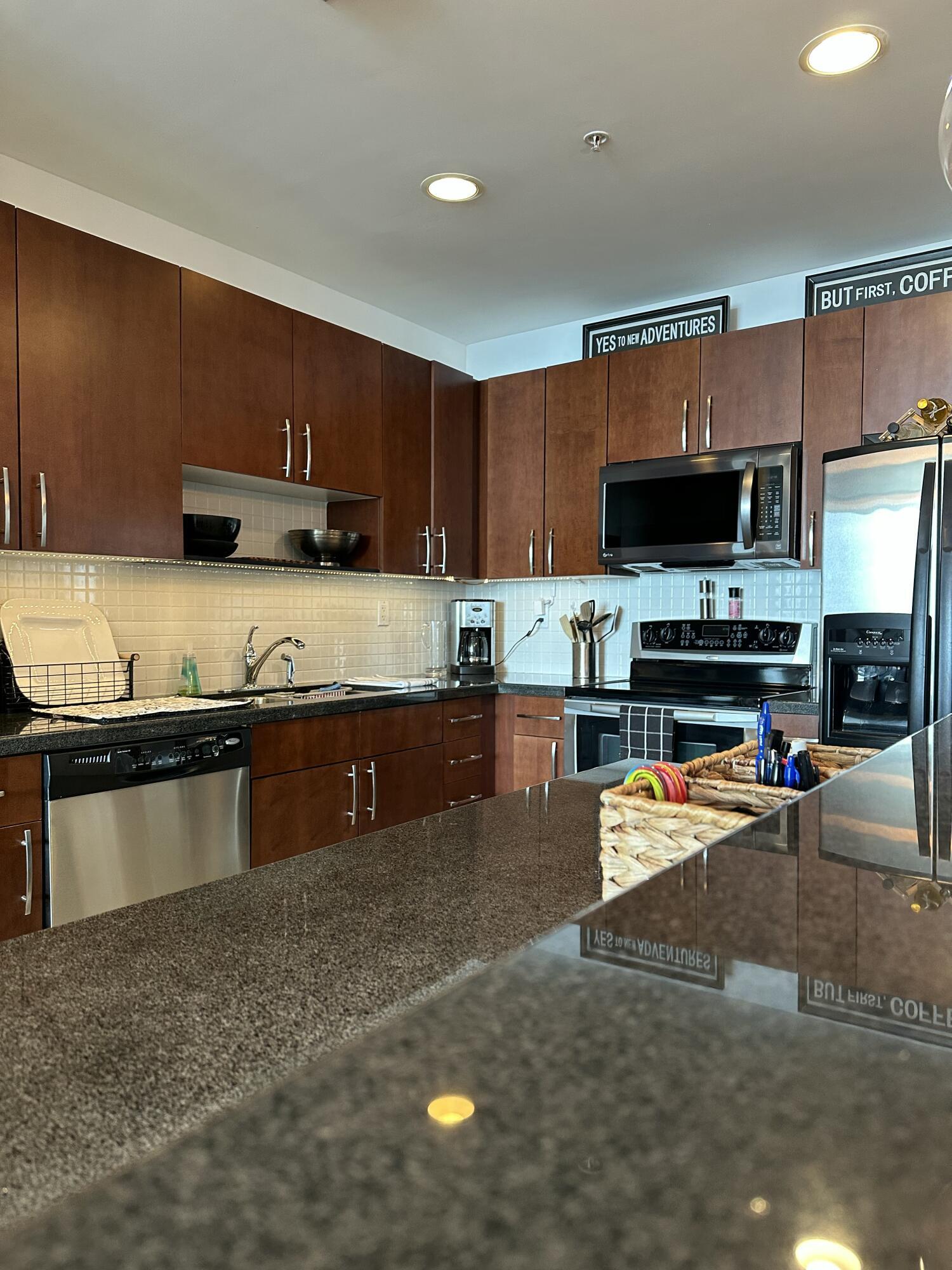 Edge Condo no one - Residential Lease