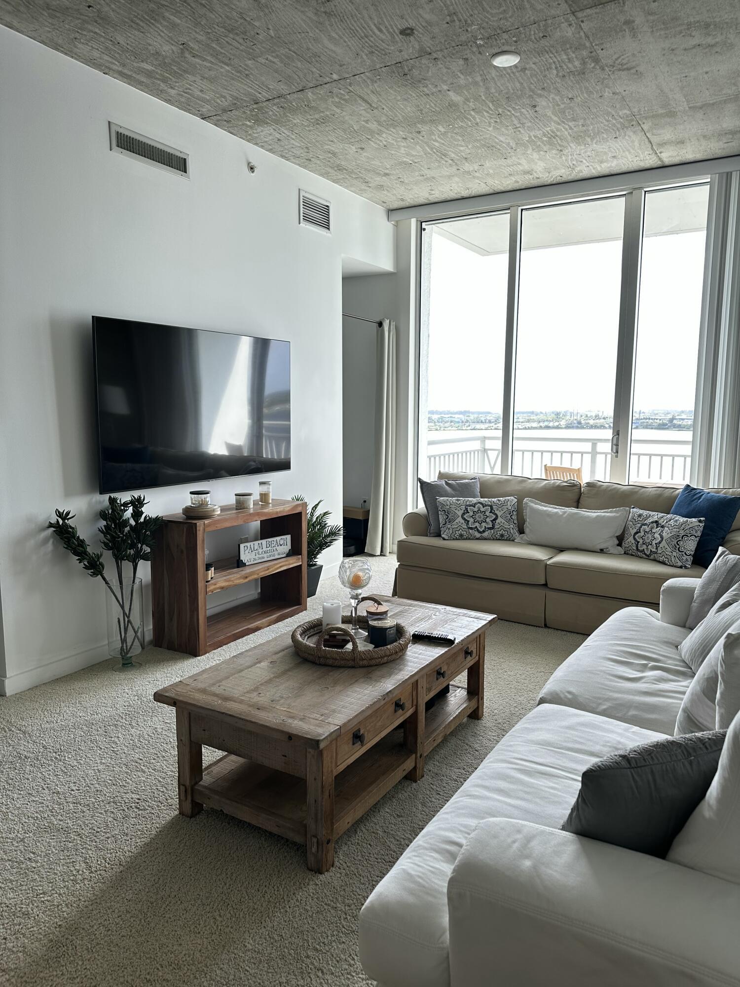 Edge Condo no one - Residential Lease