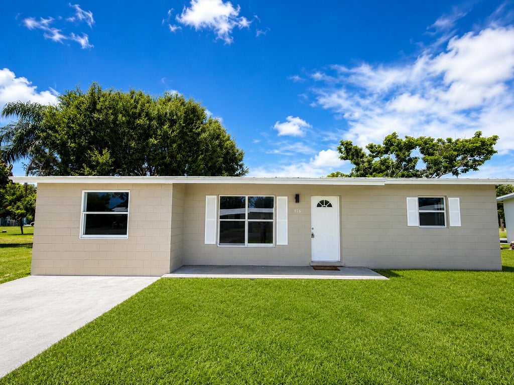 Photo of 816 Revels Lane, Fort Pierce, FL 34982 (MLS # B26036370)