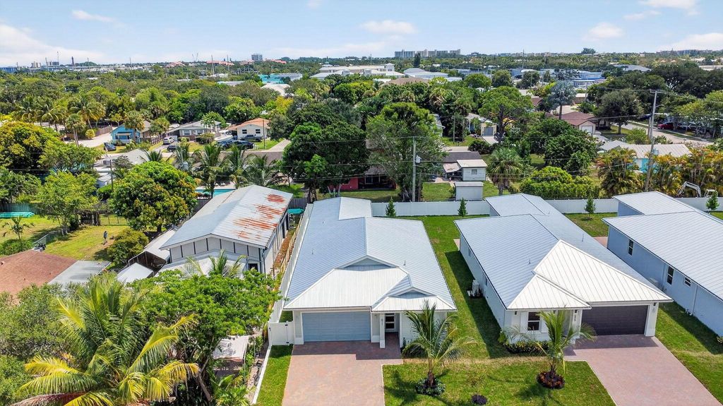 Photo of 609 N Loxahatchee Drive, Jupiter, FL 33458 (MLS # R11143576)