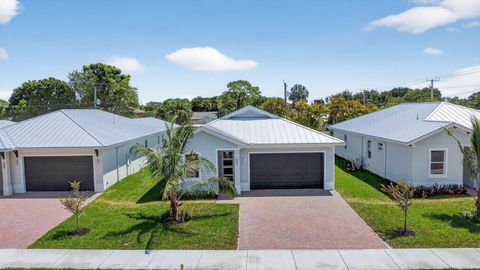 Photo of 609 N Loxahatchee Drive, Jupiter, FL 33458 (MLS # R11143576)