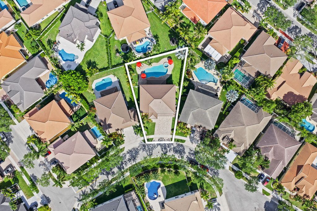 Photo of 978 Greenwood Road #978, Weston, FL 33327 (MLS # B26033607)