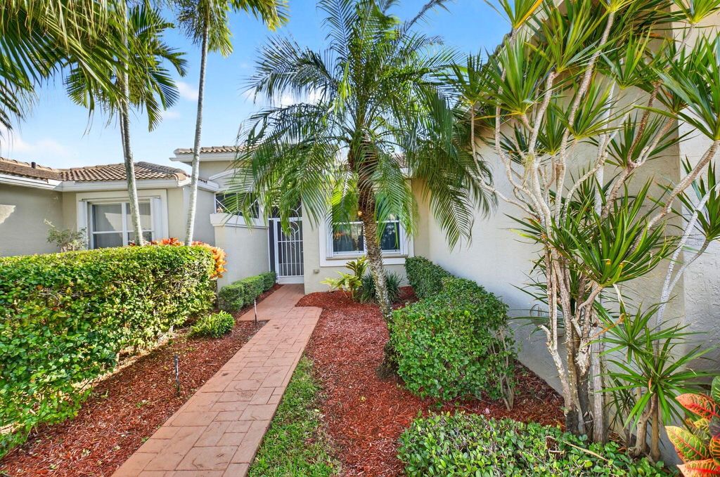Photo of 10565 Royal Caribbean Circle, Boynton Beach, FL 33437 (MLS # R11148702)
