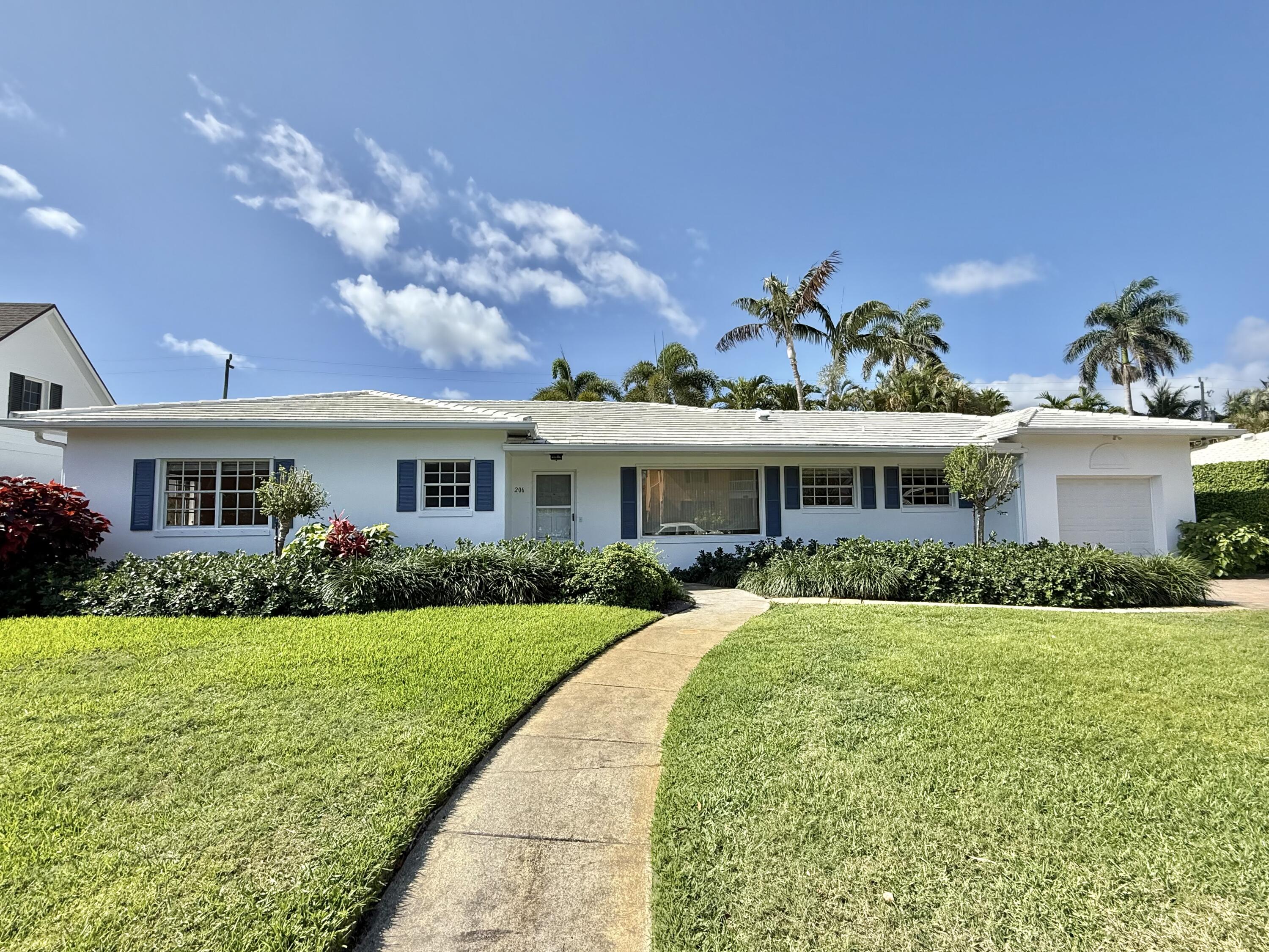 RARELY AVAILABLE - SOSO LAKE BLOCK - BEAUTIFUL BERMUDA HOME JUST SOUTH OF SOUTHERN BLVD BRIDGE TO PALM BEACH ISLAND. PRIVATE DEEDED ACCESS TO FLAGLER DRIVE. SPACIOUS OPEN FLOOR PLAN WITH HIGH CEILINGS, HUGE CLOSETS, LARGE ROOMS, . TILE AND PARQUET FLOORS. PRIVATE WALLED PATIO GARDEN. CLOSE TO CLUBS, RESTAURANTS, AND SHOPPING. PLEASE CALL AGENT FOR PRIVATE SHOWING TODAY!