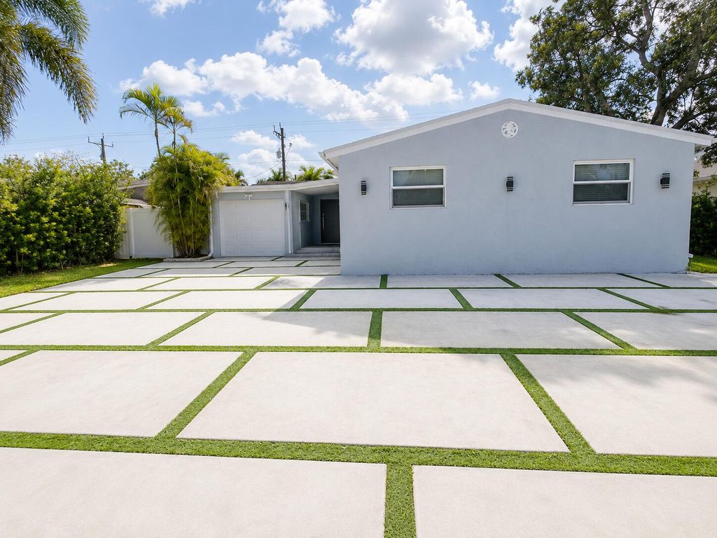 Photo of 3111 N 66th Avenue, Hollywood, FL 33024 (MLS # B26030909)