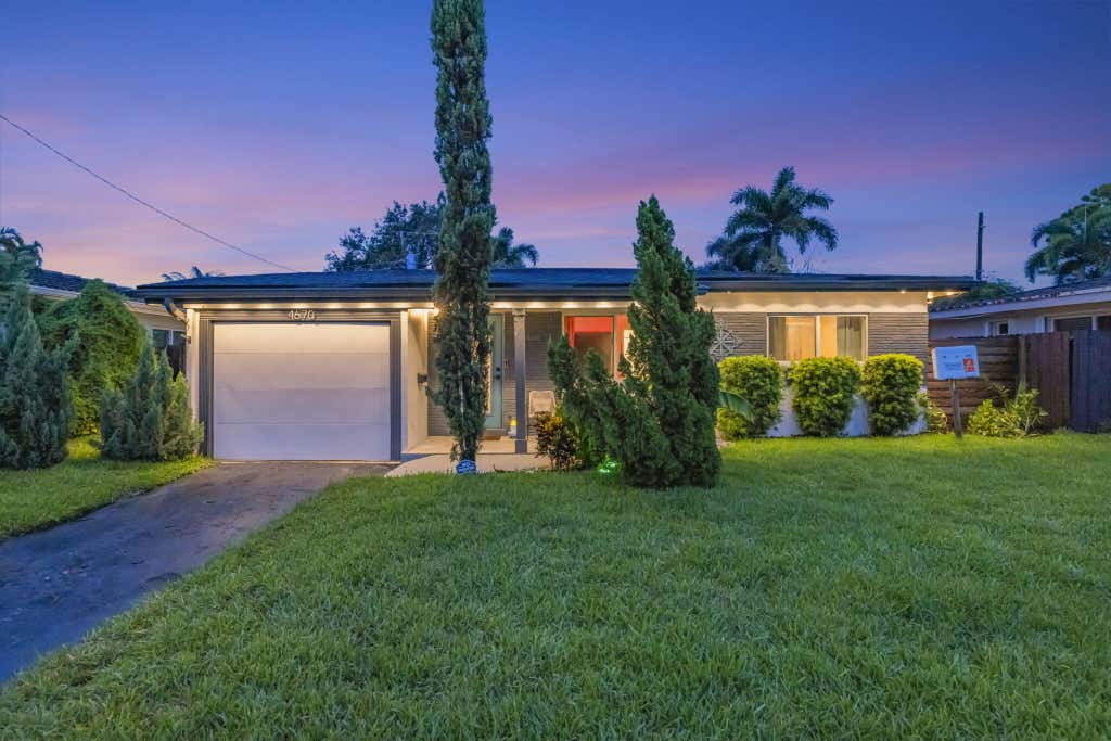 Photo of 4670 NE 4TH Avenue, Oakland Park, FL 33334 (MLS # B26060096)