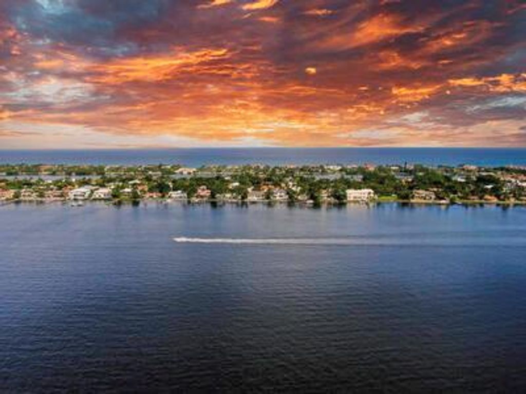 Photo of 105 Half Moon Circle #B1, Hypoluxo, FL 33462 (MLS # R11089187)