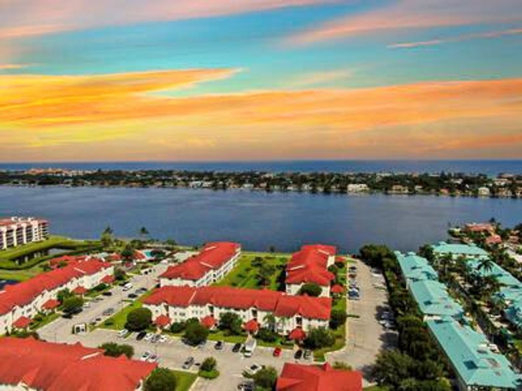 Photo of 105 Half Moon Circle #B1, Hypoluxo, FL 33462 (MLS # R11089187)