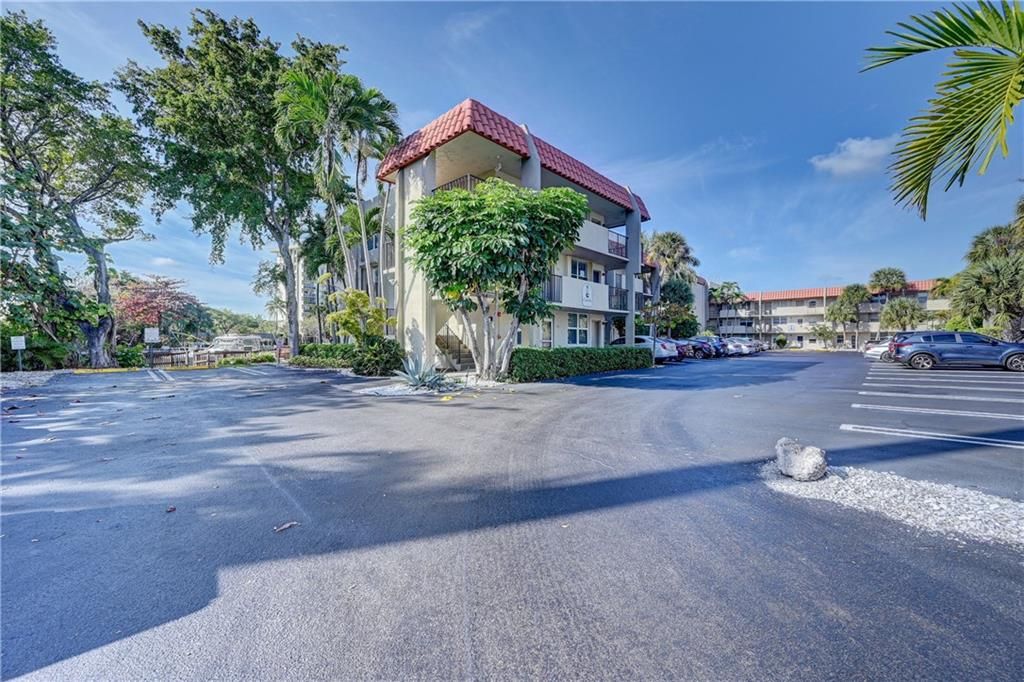 Photo of 777 S Federal Hwy #302c, Pompano Beach, FL 33062 (MLS # F10324525)