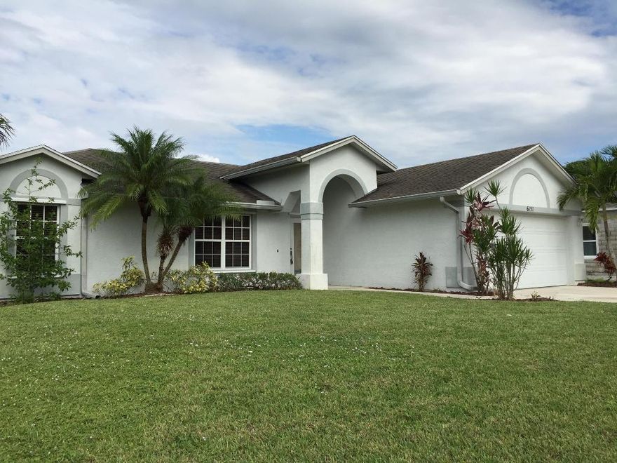 SPACIOUS 3/2/2 ON CULDESAC, CBS HOME IN DESIRABLE ST JAMES AREA, GREAT VALUE FOR THE NEIGHBORHOOD, OVERSIZED SCREENED PATIO OVER LOOKING SERENE CANAL. SPLIT FLOOR PLAN, DUAL MASTER SINKS, GRANITE COUNTER,STAINLESS APPLIANCES, SURROUNDED BY ALL NEW HOMES