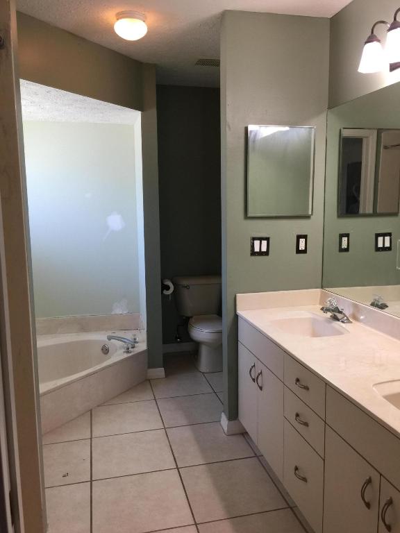 PORT ST LUCIE SECTION 48 1ST REPLAT - Residential