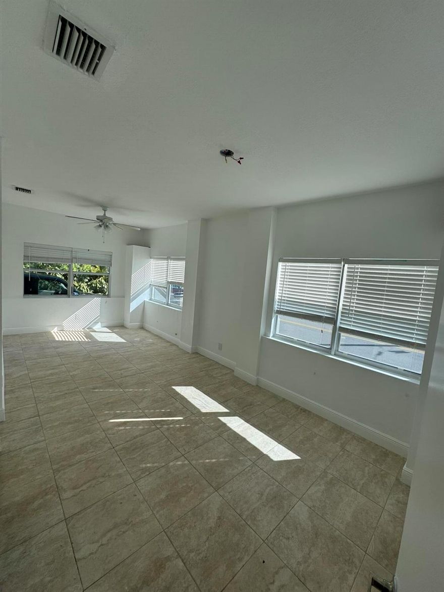 Renovated 2/1 unit.  Central air.  Centrally located in downtown lake worth.  In unit laundry.