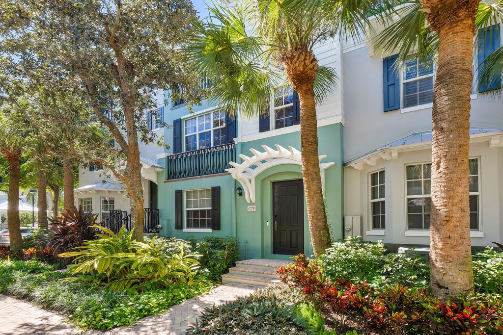 Photo of 329 W Mallory Circle, Delray Beach, FL 33483 (MLS # R11169721)