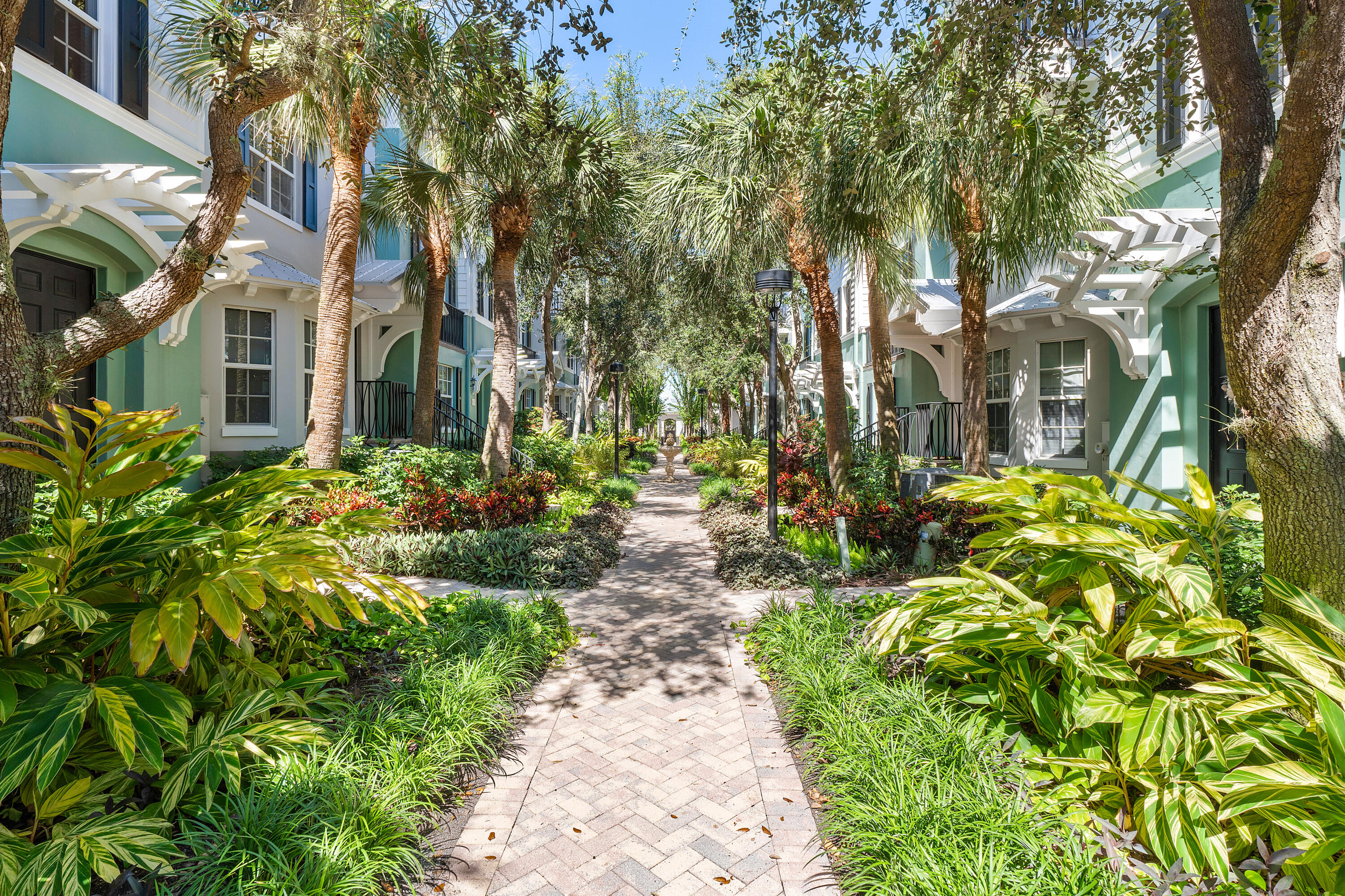 329 W Mallory Circle