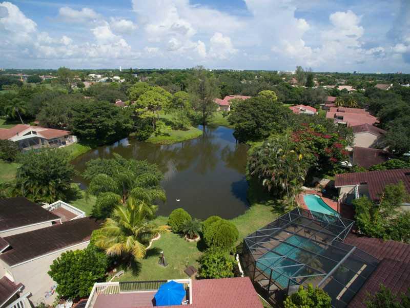 HOLLOWS OF DERR CREEK - Residential