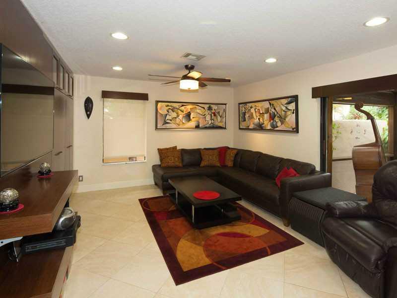 HOLLOWS OF DERR CREEK - Residential