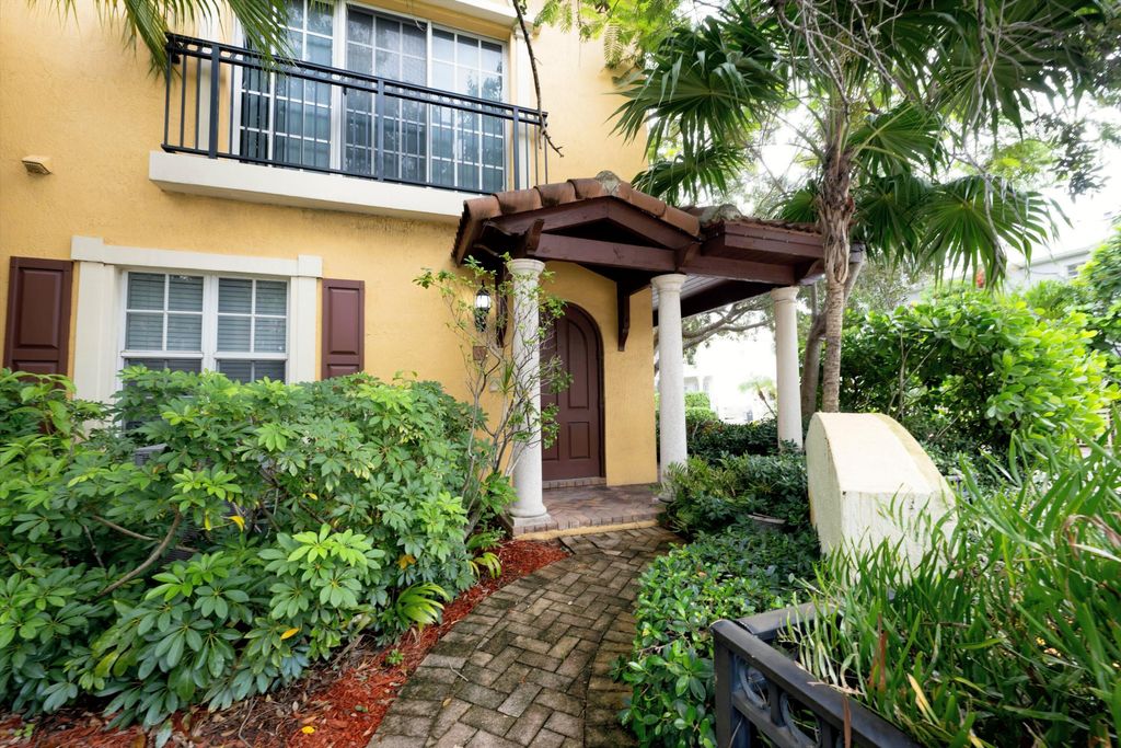 Photo of 530 S Federal Highway #8, Lake Worth Beach, FL 33460 (MLS # B26045050)