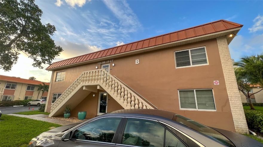 Exquisite Wilton Manors Condo. This tastefully upgraded 1 Bedroom 1 Bathroom apartment is situated on the centrally located Manor Grove community,  offering easy access to Wilton Drive, Andrews Ave and I95. Step inside this quiet and bright contemporary style unit featuring a spacious living/dining area perfect for entertaining and gatherings and protected with impact windows. Modernized kitchen with navy blue cabinetry, quartz counter tops and high end stainless steel appliances. The Master suite has the updated bathroom inside and a large walk-in closet with lots of natural light and garden views.