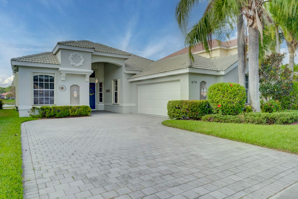 Photo of 614 SW Lake Charles Circle, Port Saint Lucie, FL 34986 (MLS # R10941073)