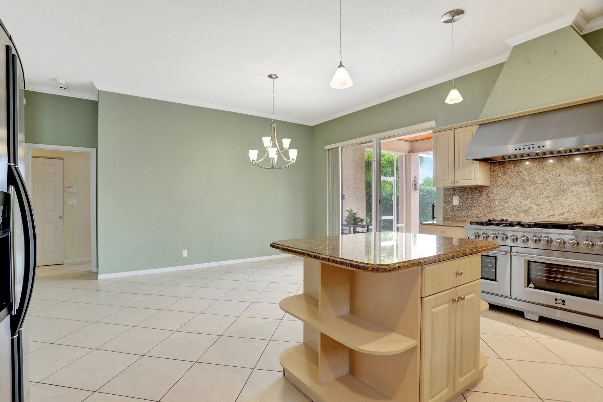 7810 NW 70th Ave