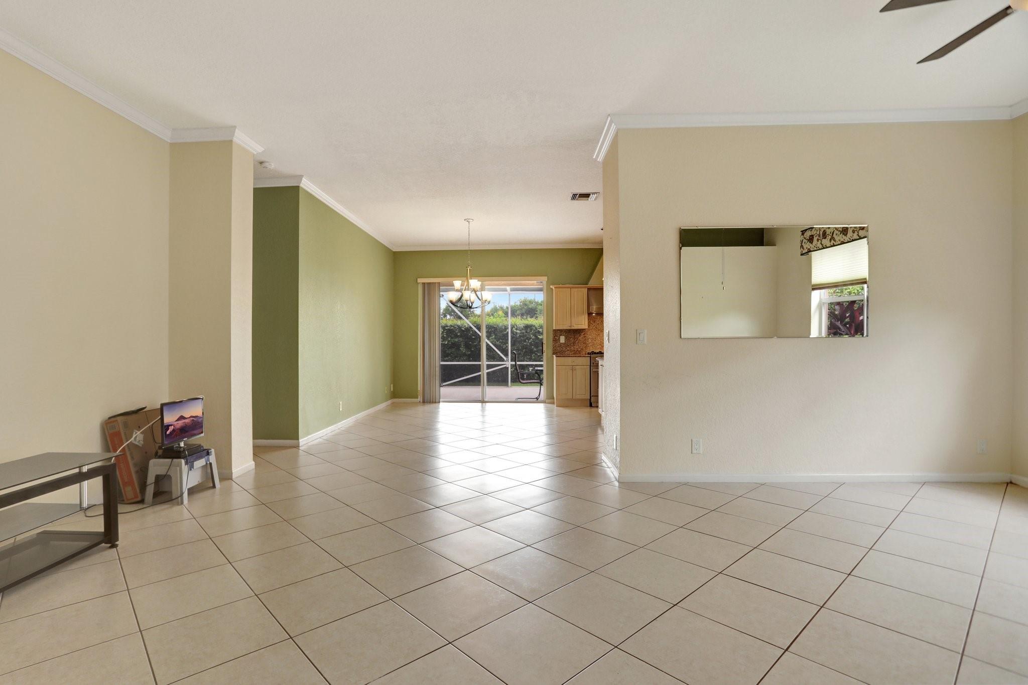 7810 NW 70th Ave