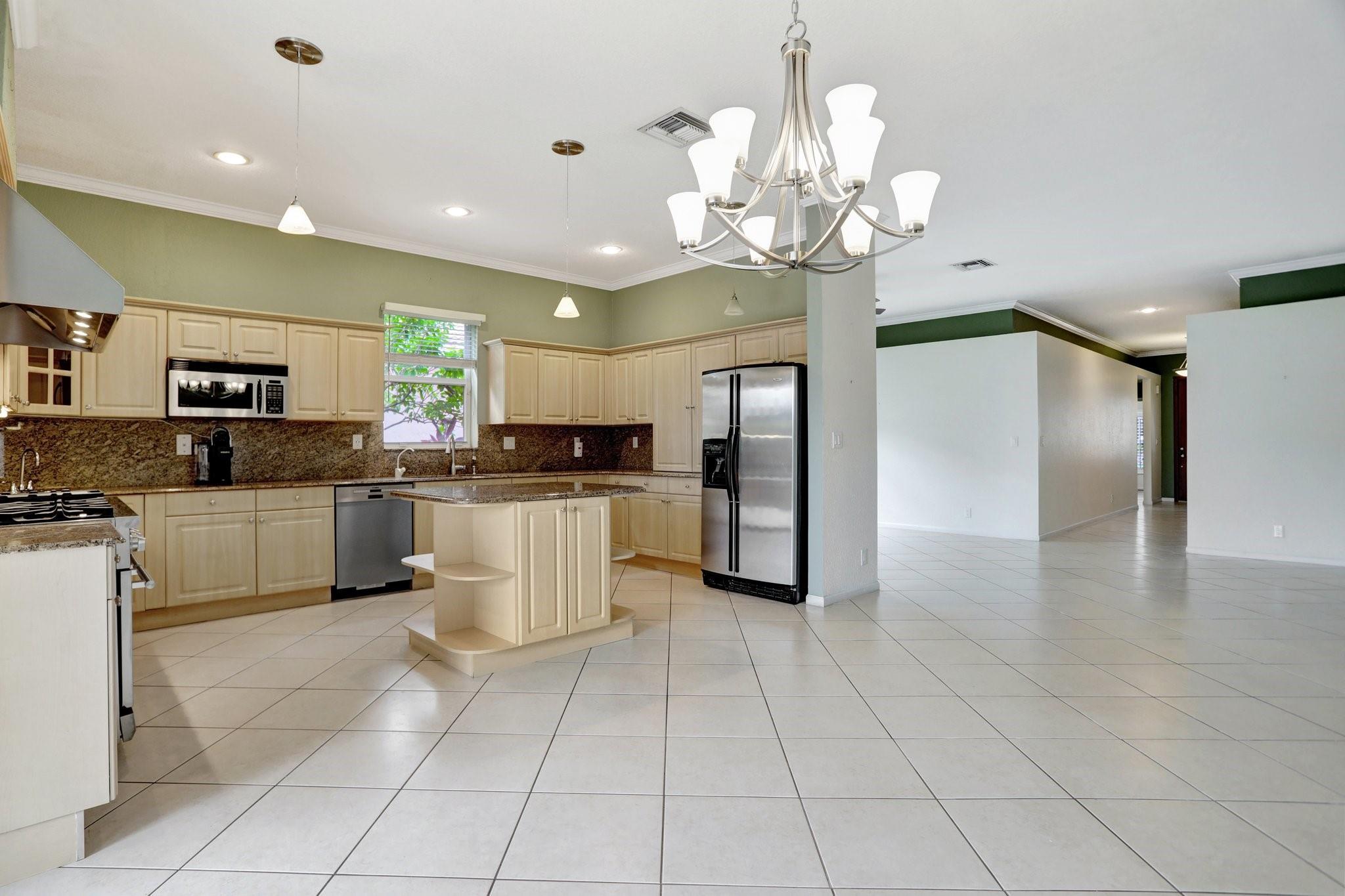 7810 NW 70th Ave