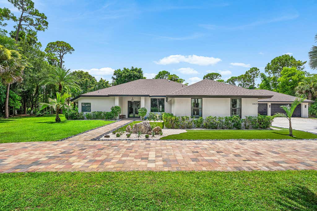 Photo of 14829 STIRRUP Lane, Wellington, FL 33414 (MLS # B26063543)