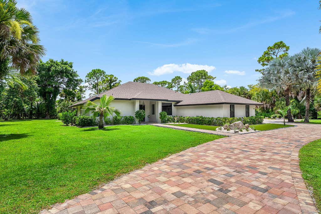 Photo of 14829 STIRRUP Lane, Wellington, FL 33414 (MLS # B26063543)