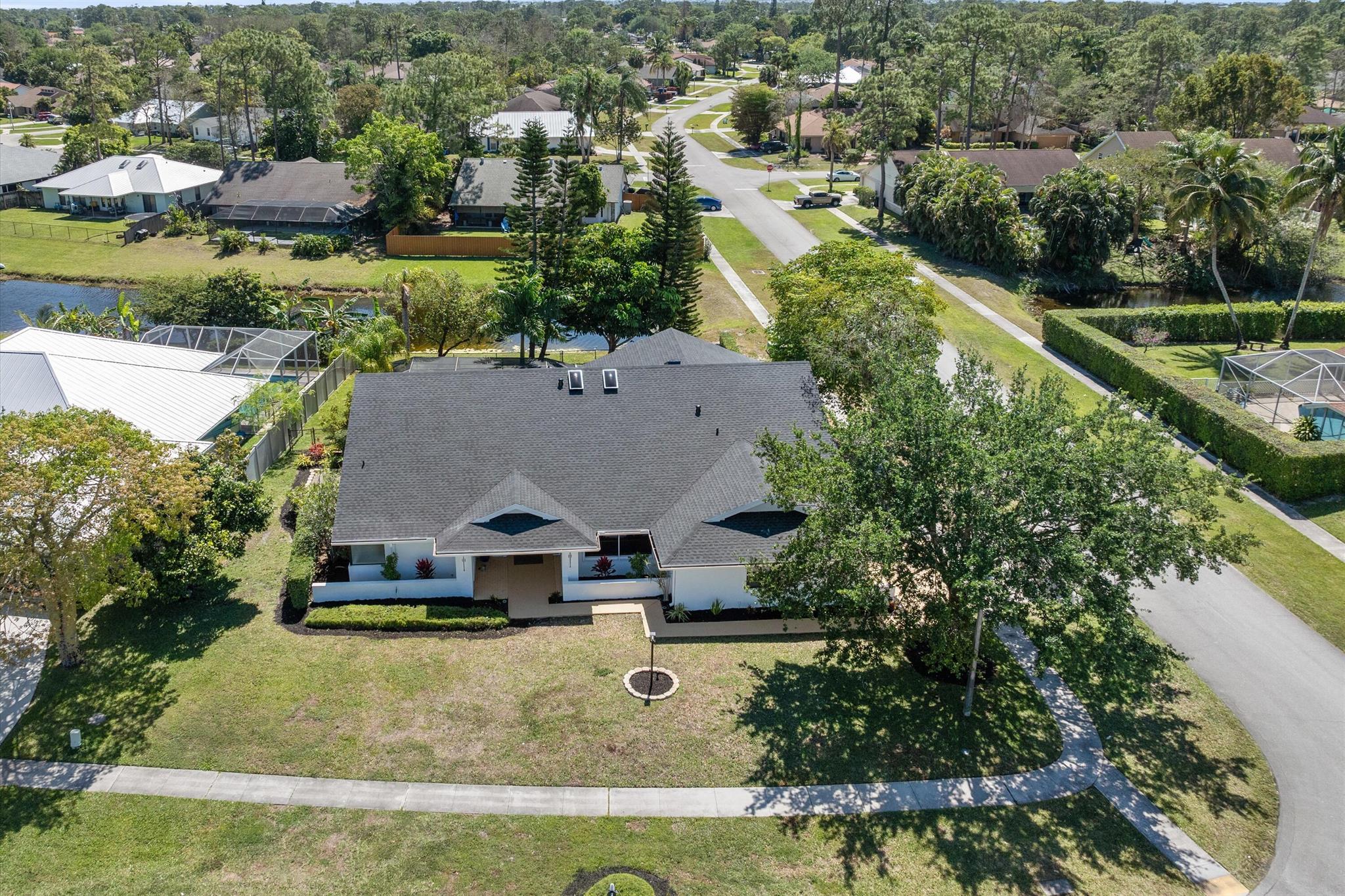 SUGAR POND MANOR OF WELLINGTON - Residential