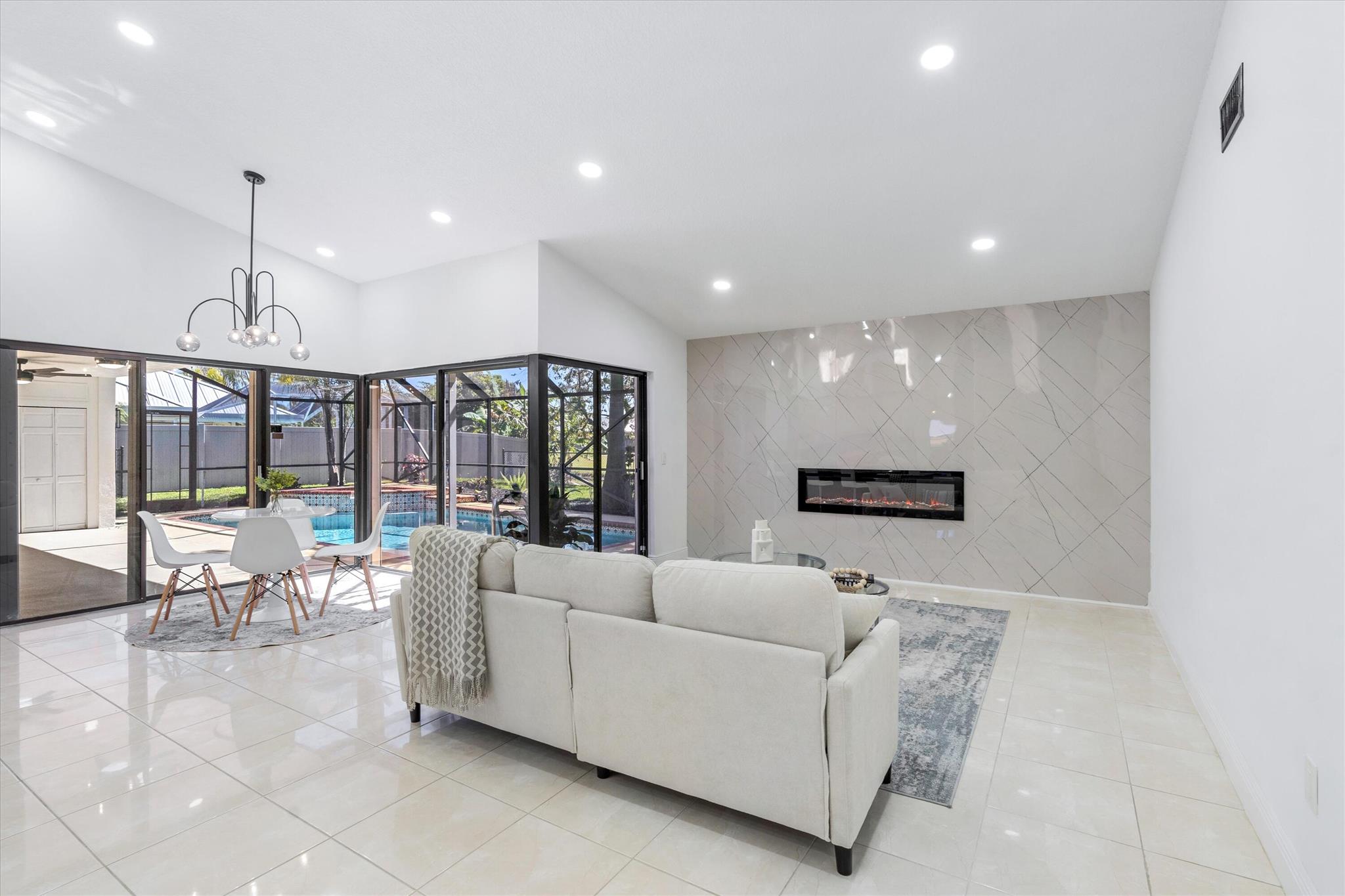 SUGAR POND MANOR OF WELLINGTON - Residential