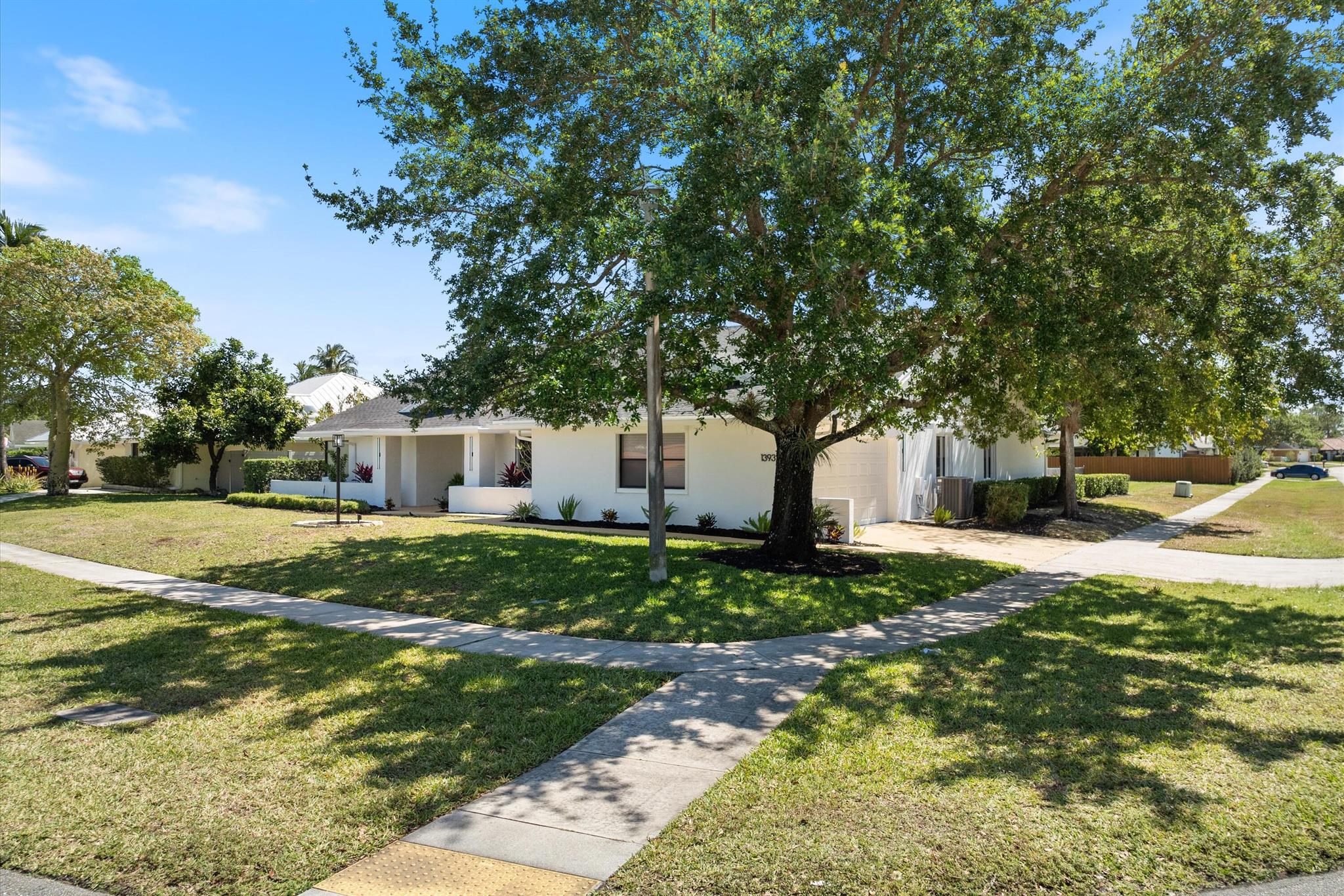 SUGAR POND MANOR OF WELLINGTON - Residential