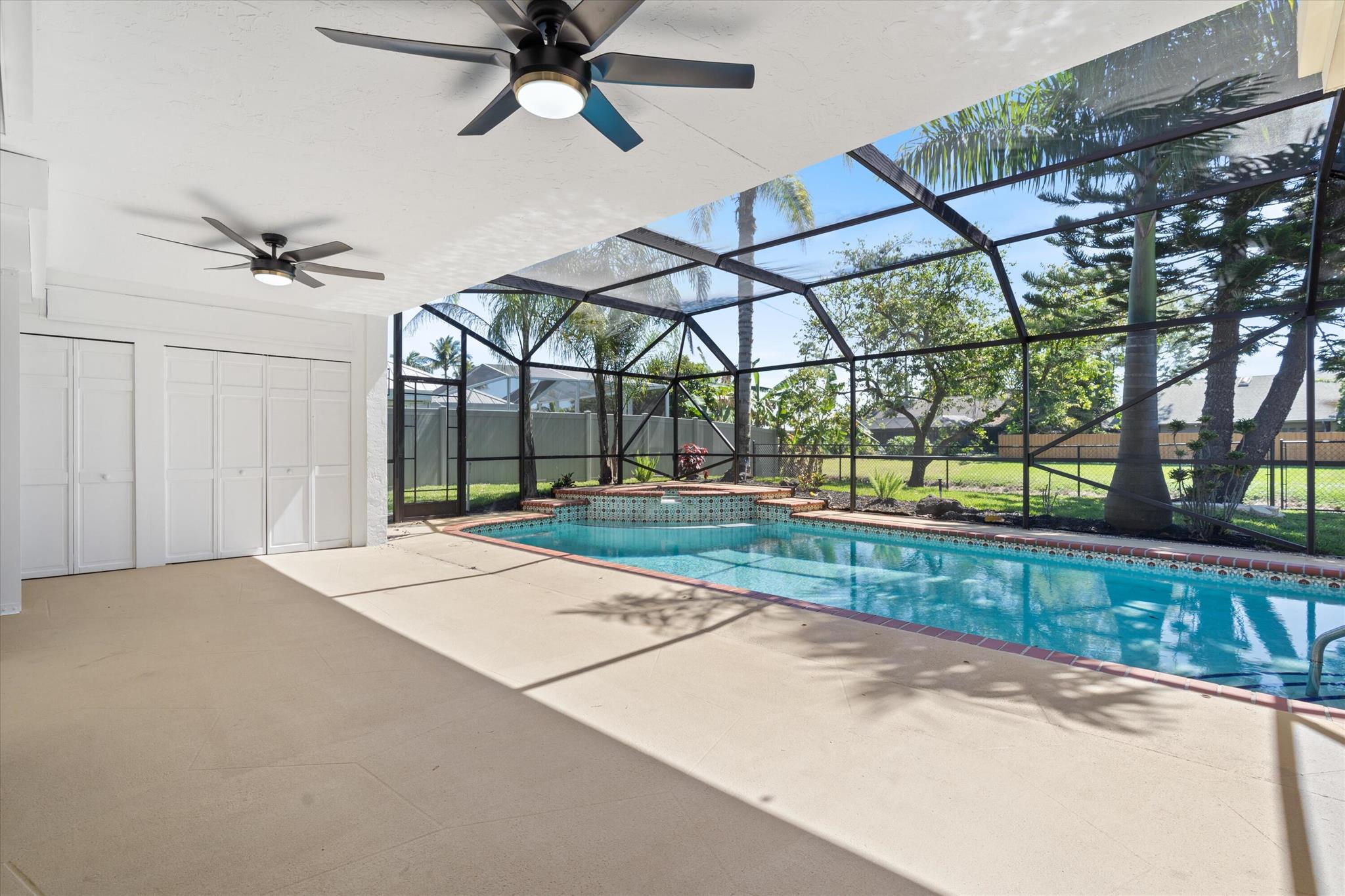 SUGAR POND MANOR OF WELLINGTON - Residential