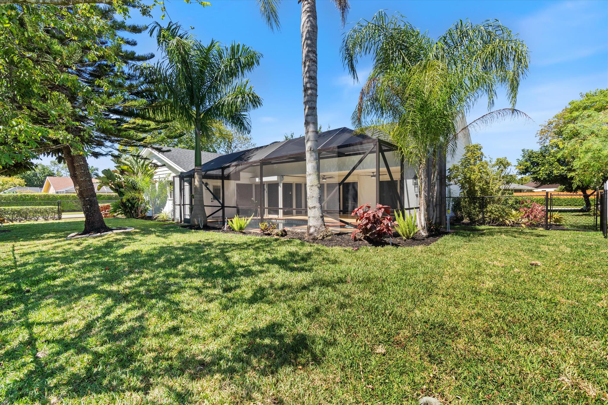 SUGAR POND MANOR OF WELLINGTON - Residential