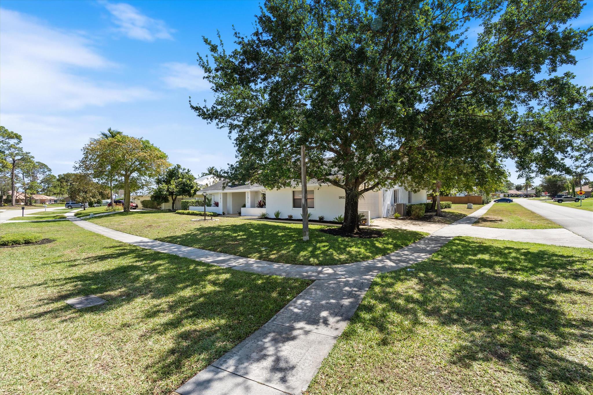 SUGAR POND MANOR OF WELLINGTON - Residential