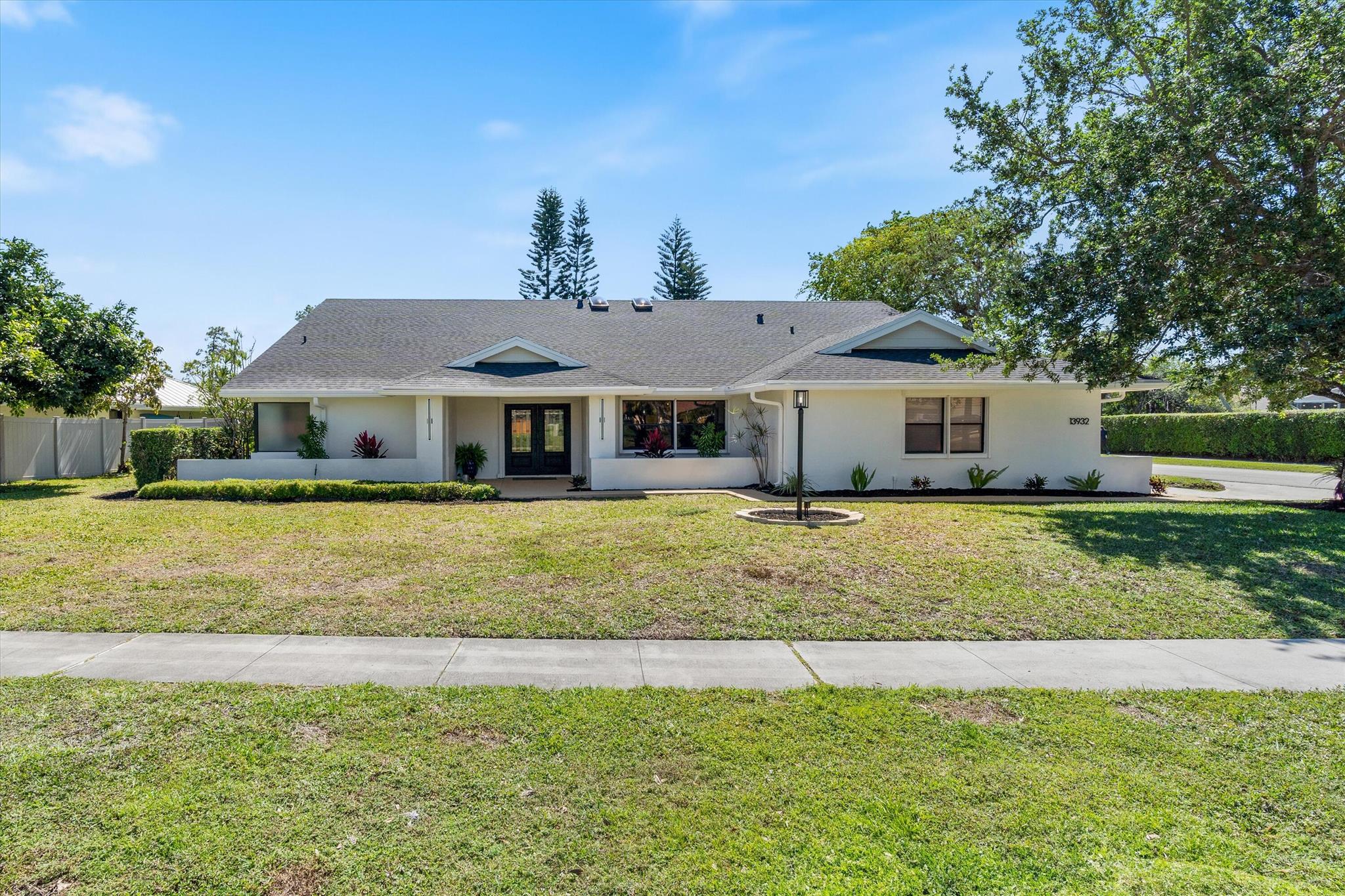 SUGAR POND MANOR OF WELLINGTON - Residential