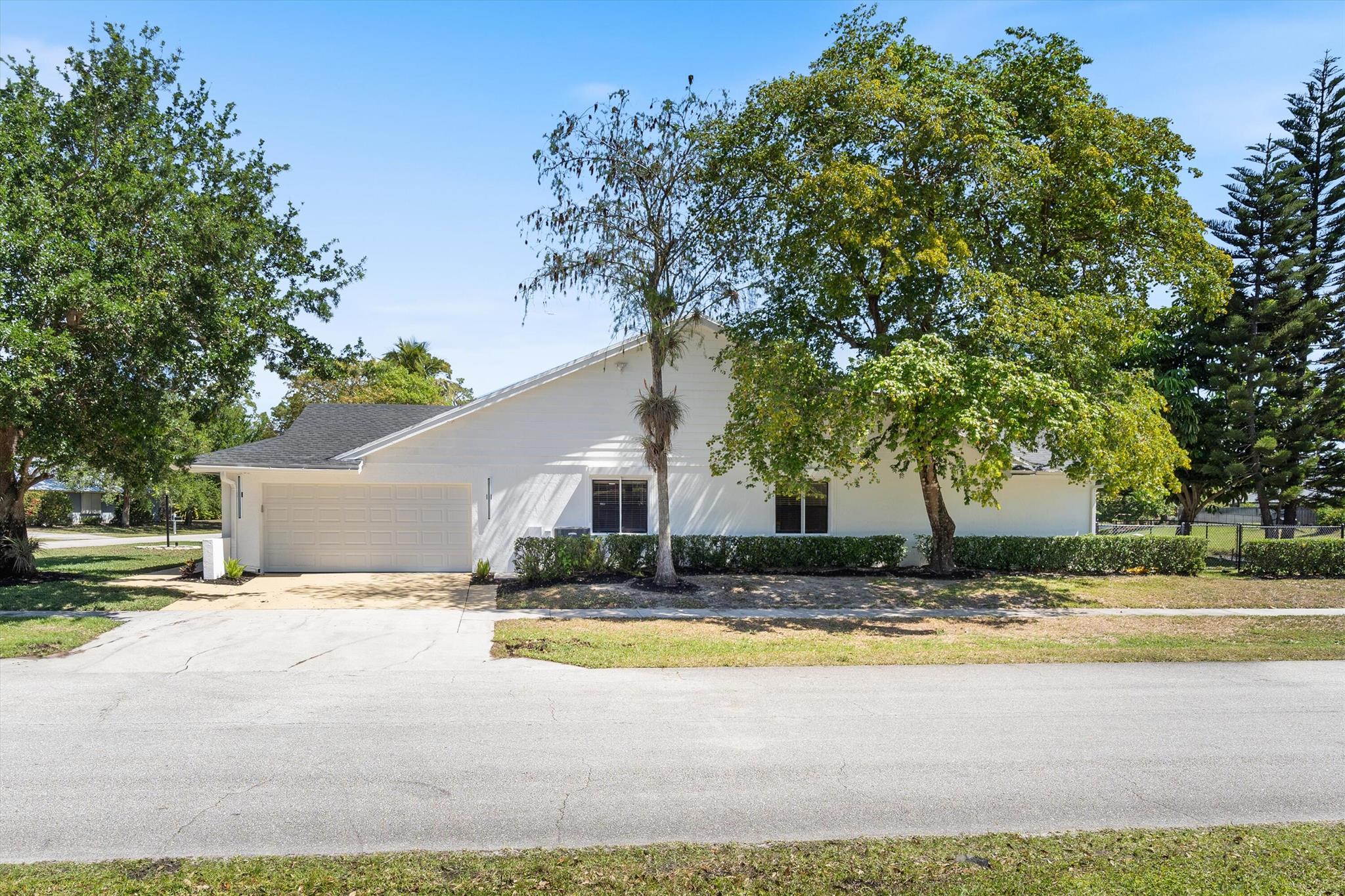 SUGAR POND MANOR OF WELLINGTON - Residential