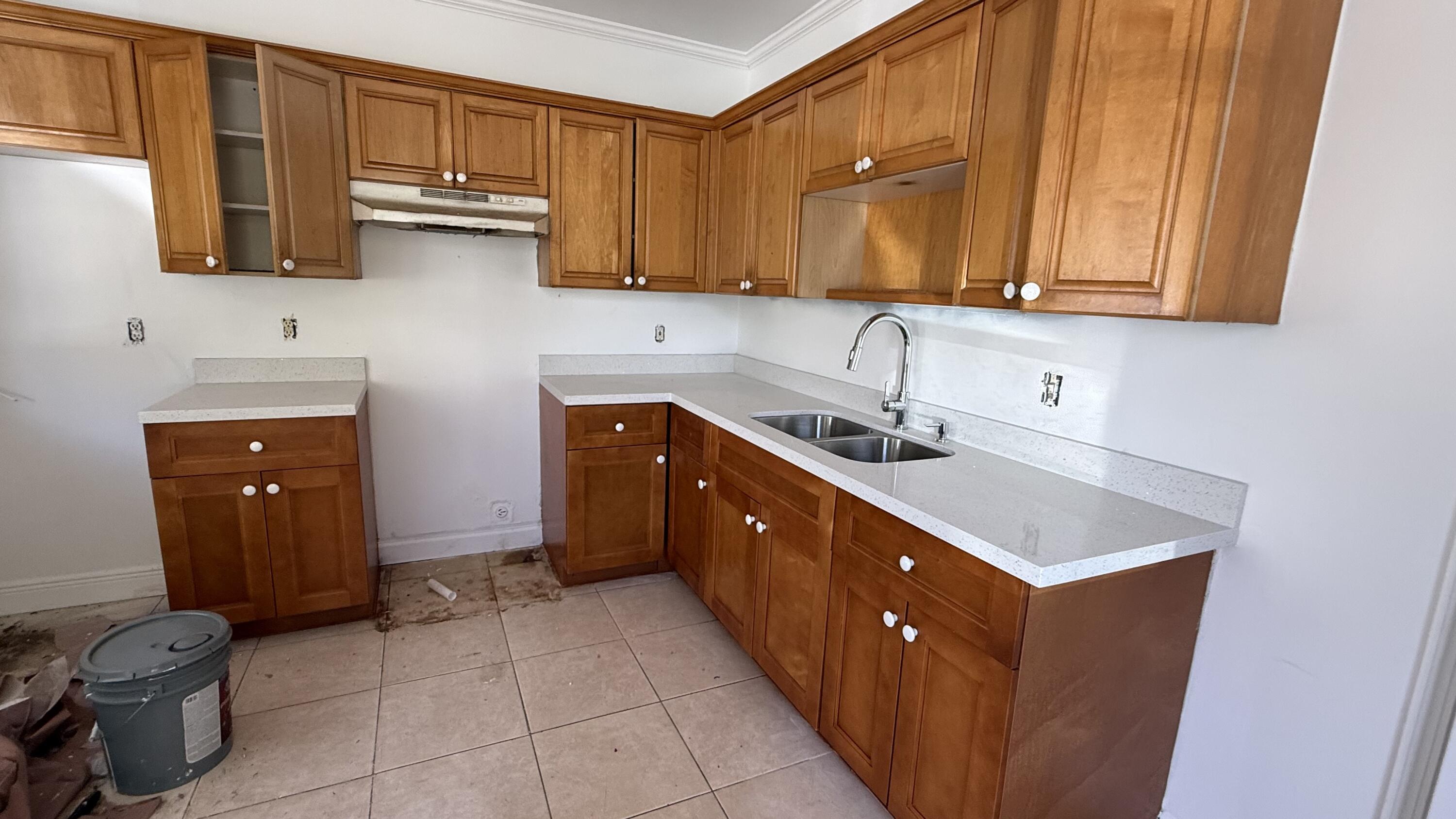 2501 Oceanview Avenue 1