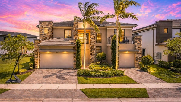 10432 N LAGO VISTA CIR, PARKLAND, FL 33076 - Image 2ae642d4c4cb99efb7bfe78bac13f36d/3566793048