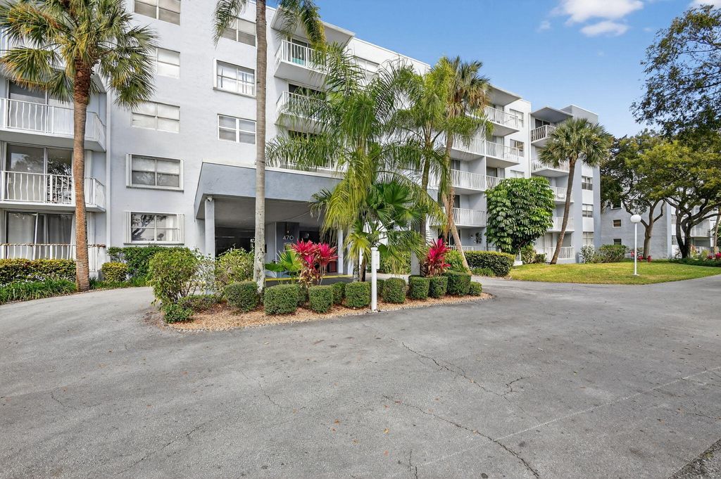 Photo of 470 Executive Center Drive #4j, West Palm Beach, FL 33401 (MLS # R11167960)