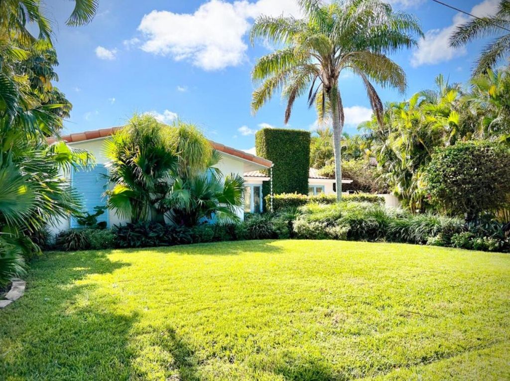 Photo of 1014 Lewis Cove, Delray Beach, FL 33483 (MLS # R11005859)