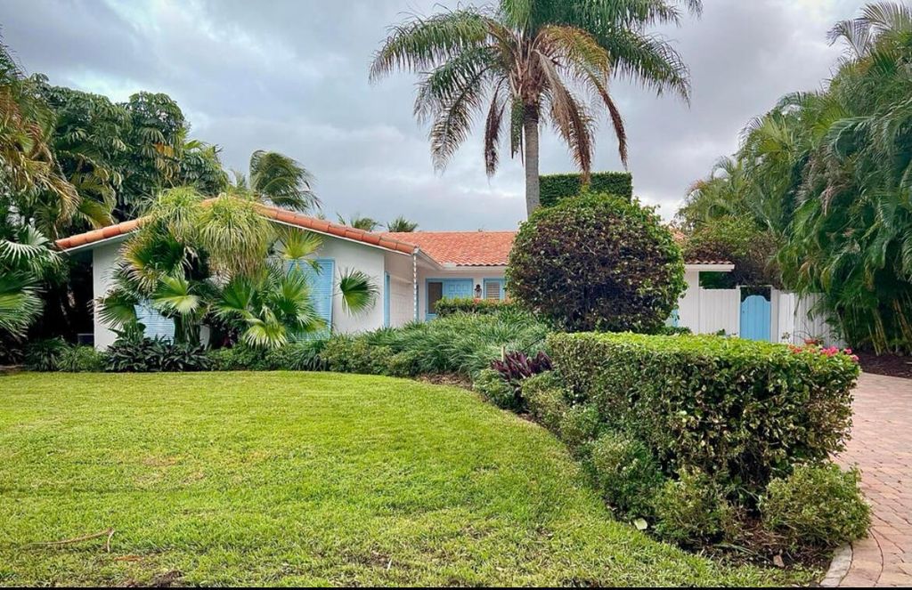 Photo of 1014 Lewis Cove, Delray Beach, FL 33483 (MLS # R11005859)