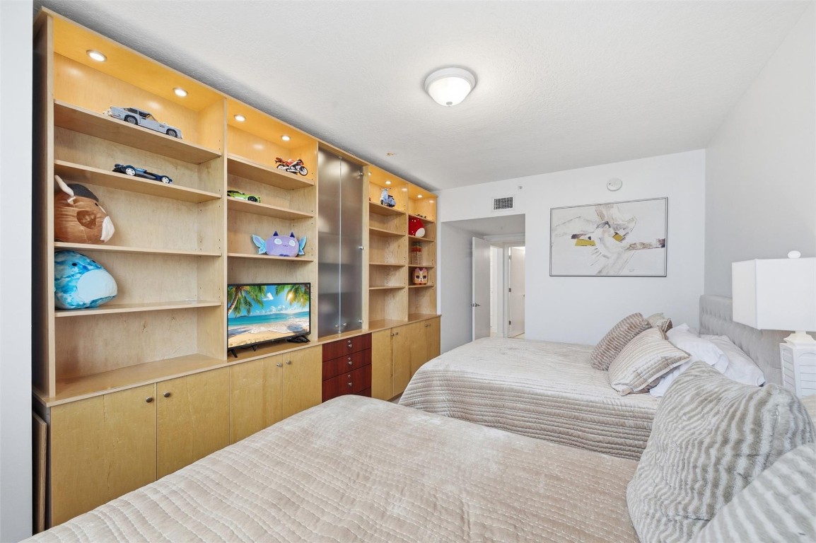 TIDES AT BRIDGESIDE SQ - Residential