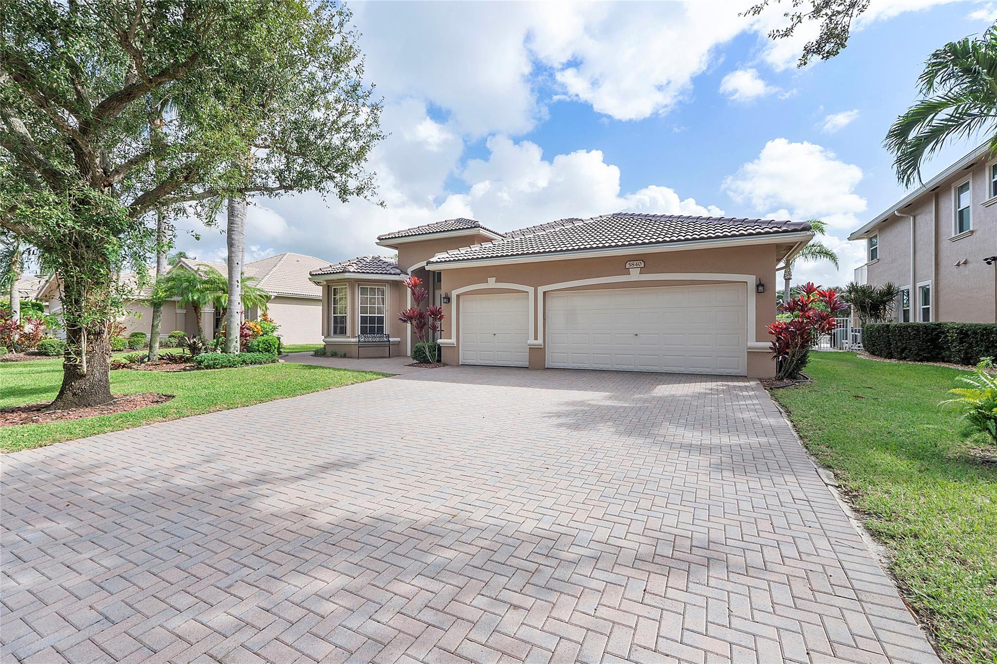 5840 NW 54th Cir