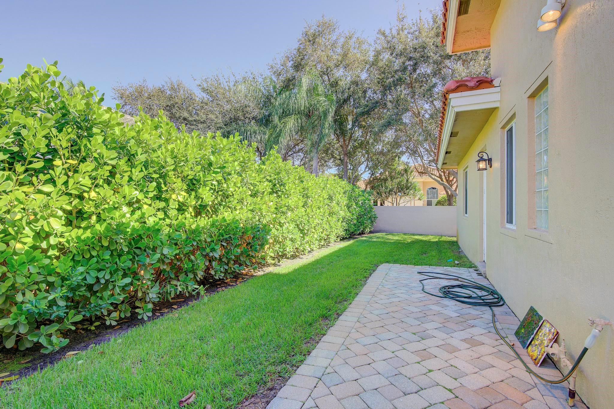 HOLLYWOOD OAKS - Residential
