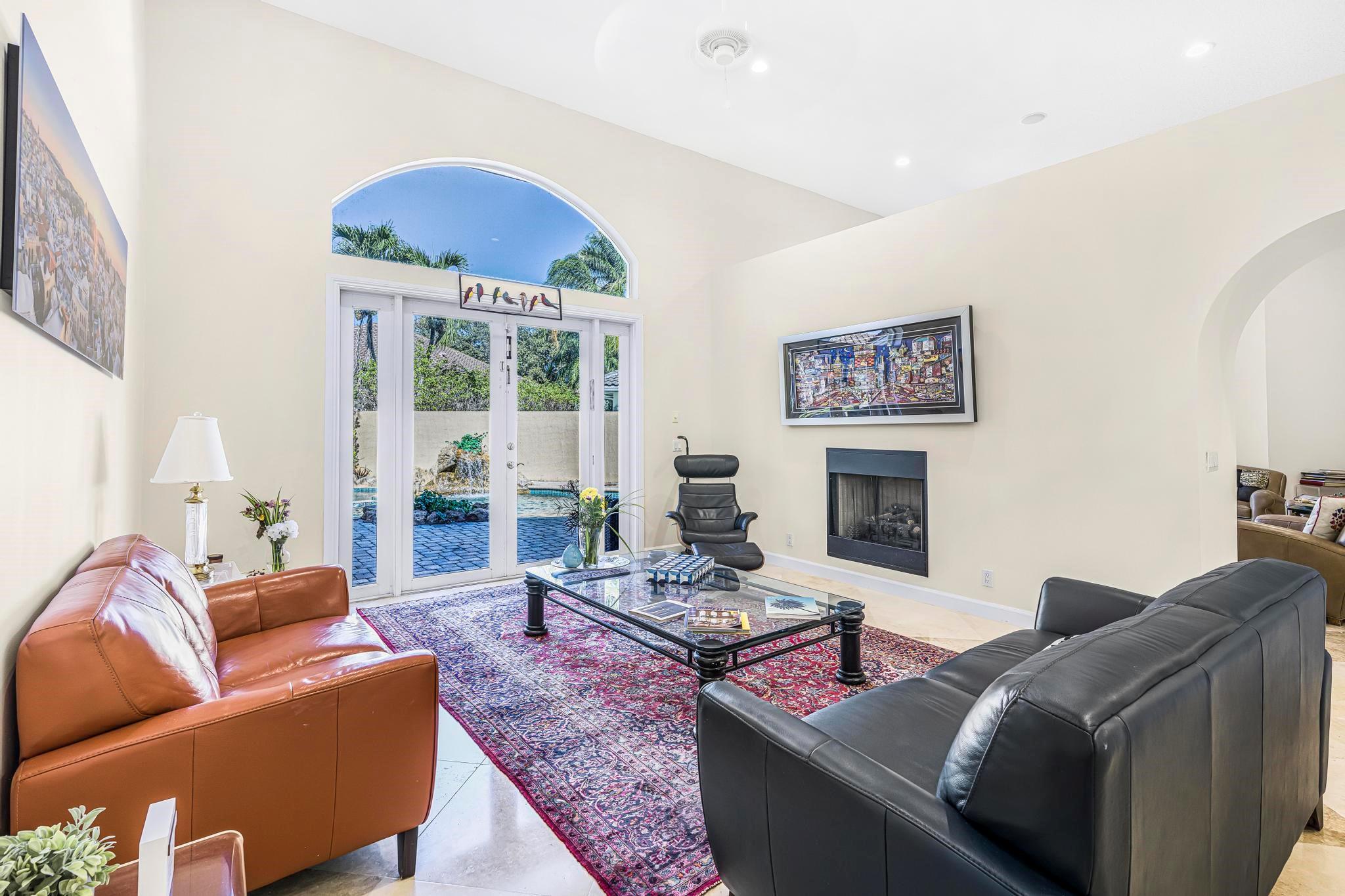 HOLLYWOOD OAKS - Residential