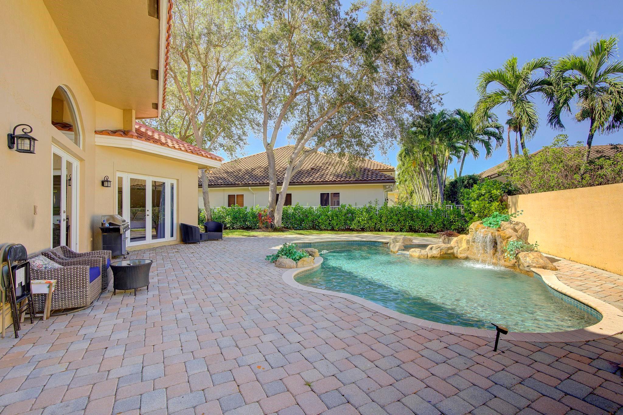 HOLLYWOOD OAKS - Residential